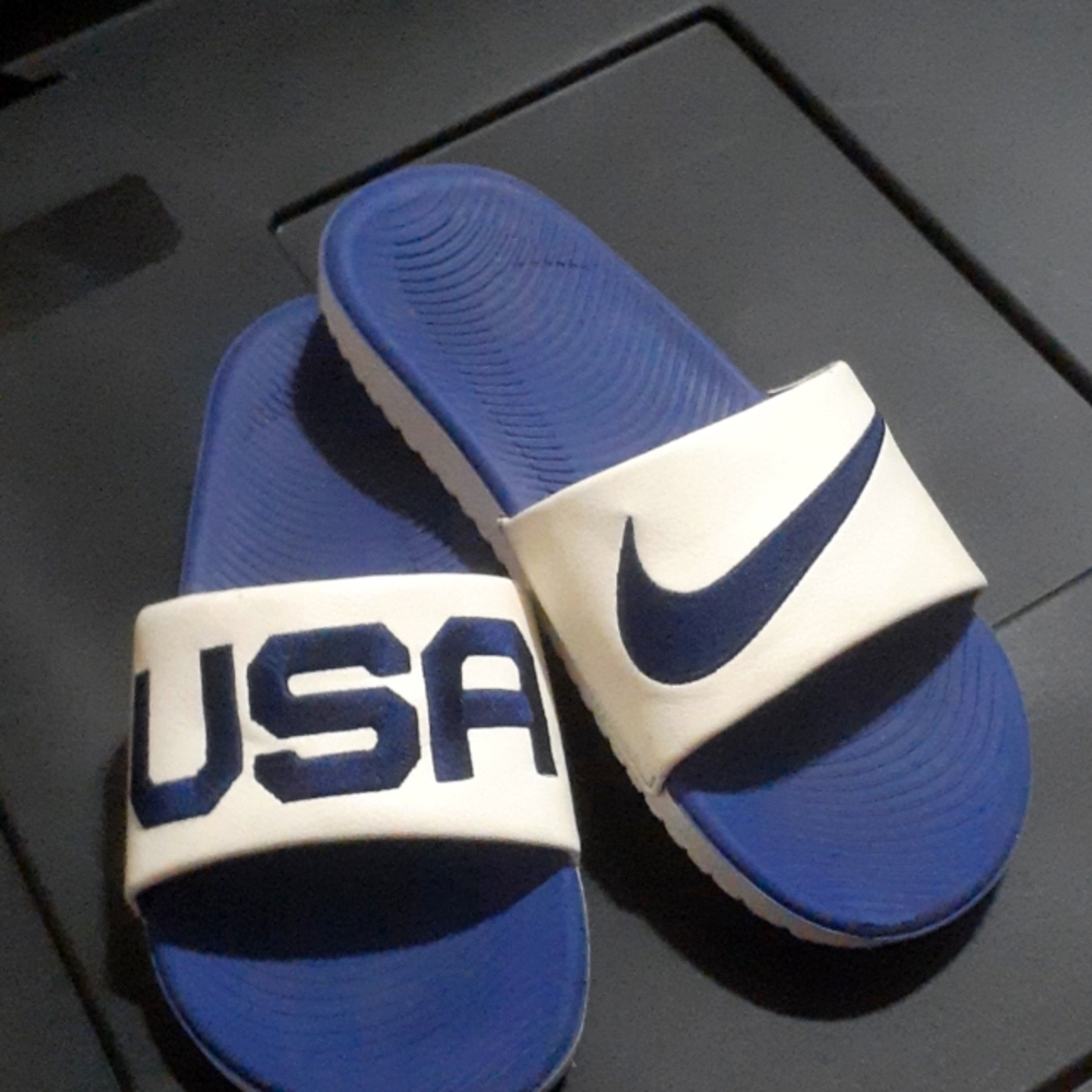 EUC Nike Youth Slides